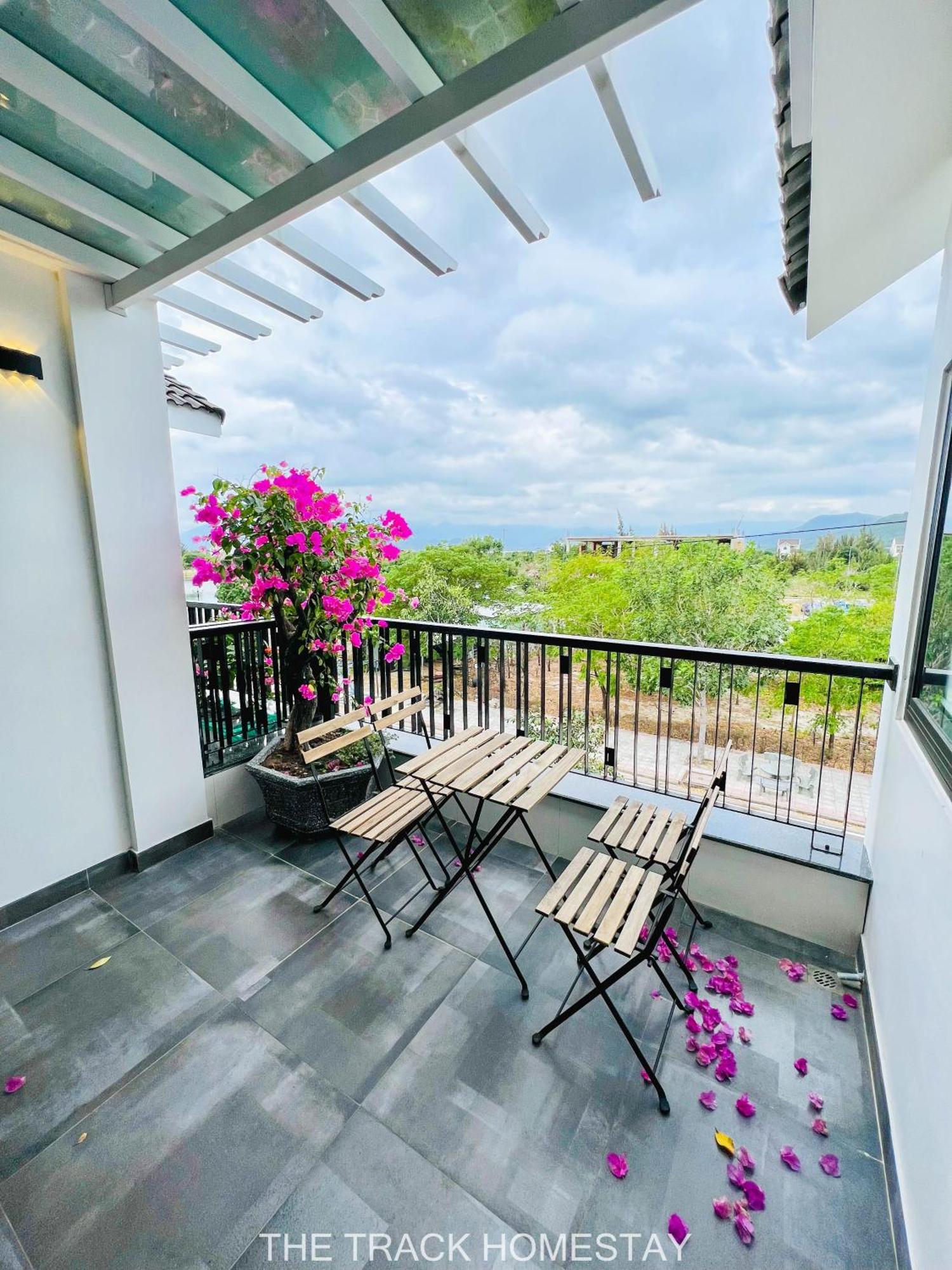 The Track Homestay - Near Bai Dai Beach Cam Lam Zewnętrze zdjęcie
