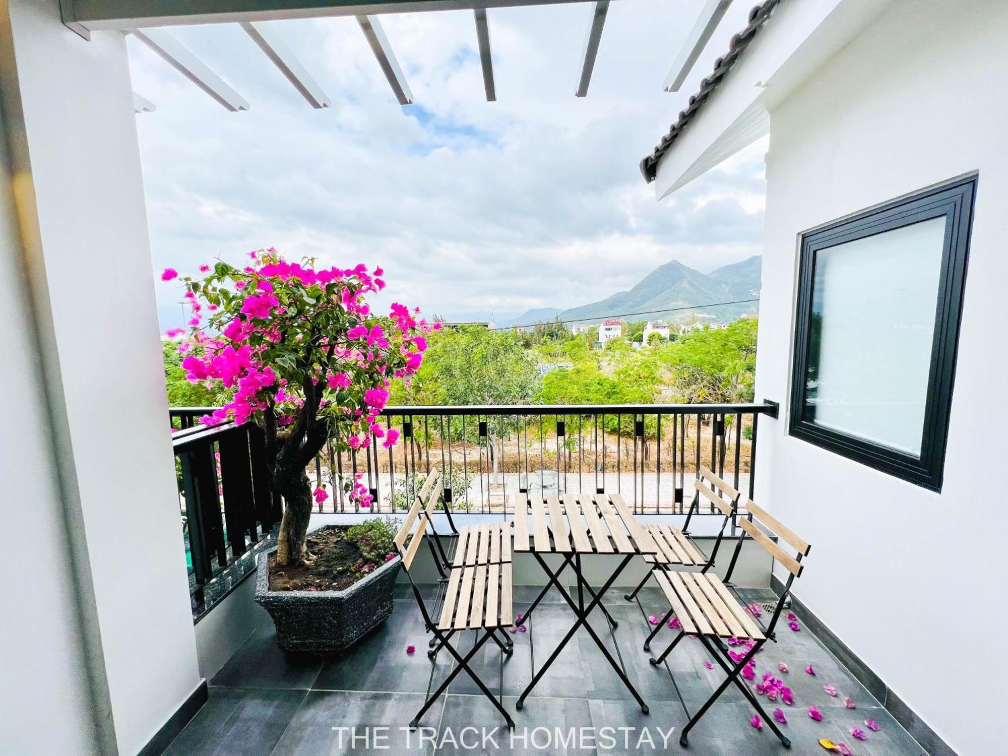 The Track Homestay - Near Bai Dai Beach Cam Lam Zewnętrze zdjęcie
